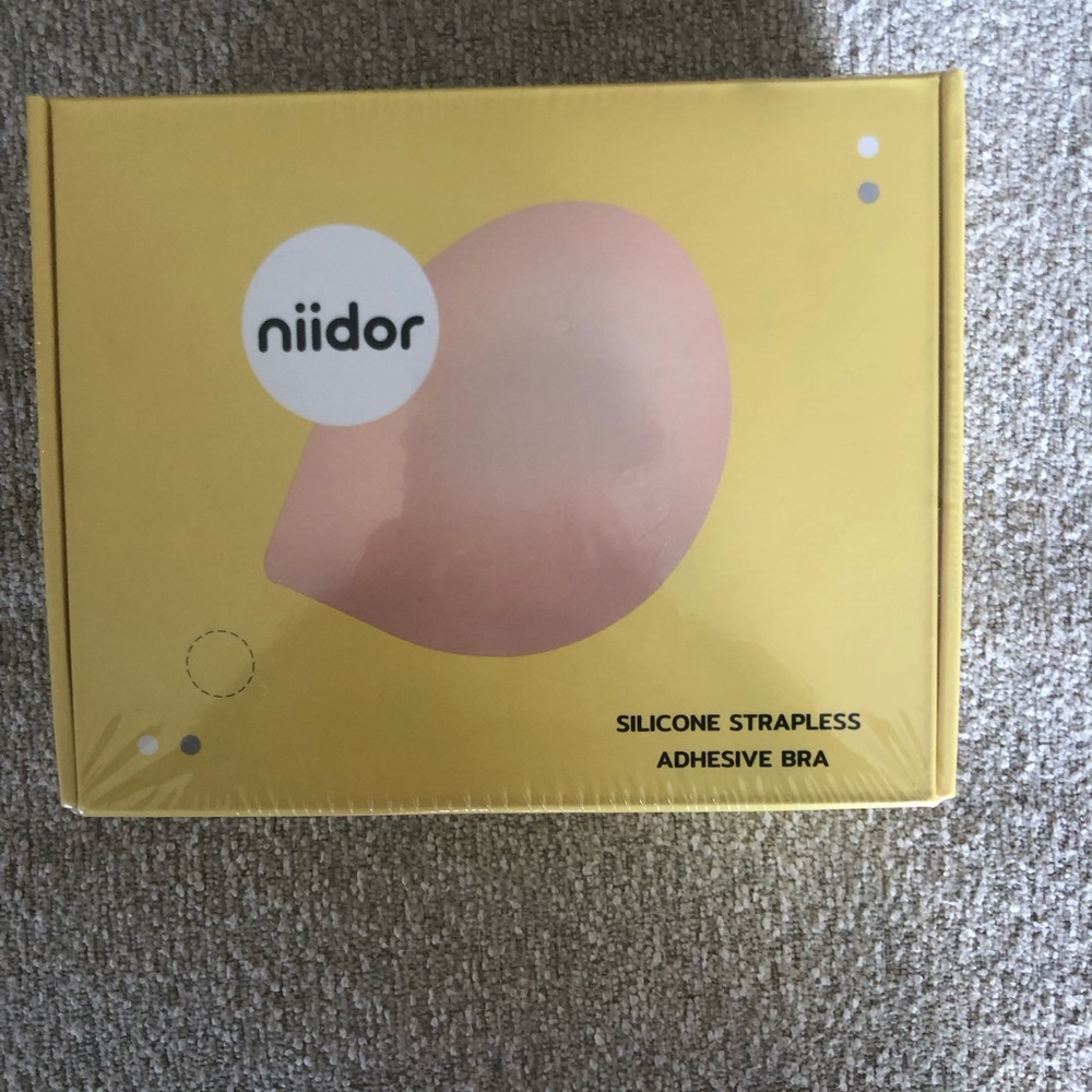 NWT, Silicone Strapless adhesive Bra, size D - Picture 3 of 3